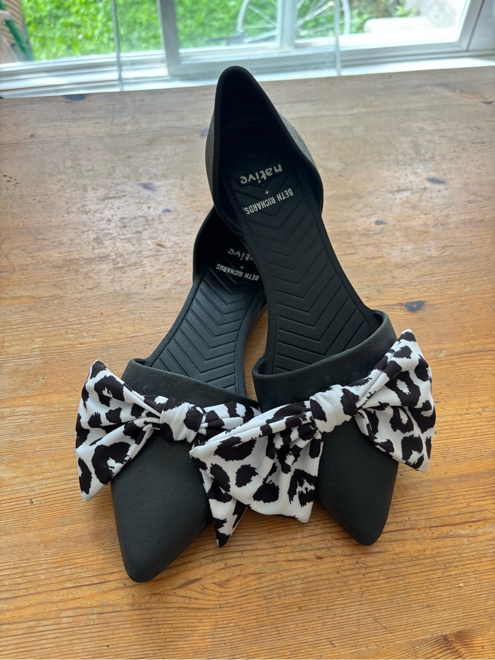 Native x Beth Richards Audrey Bow Flat Size 9